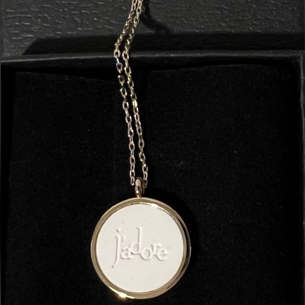 🌟NIB🌟 DIOR J’adore Gold Perfumed Ceramic Medallion Necklace 16” - Picture 6 of 8